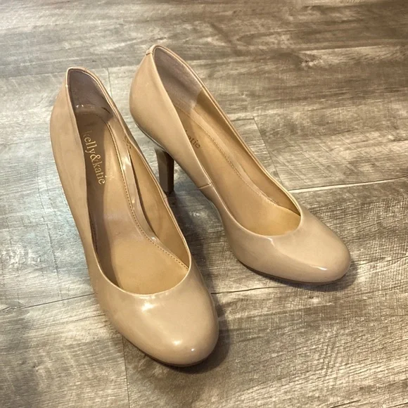 Perfect Nude Pump - Picture 1 of 3